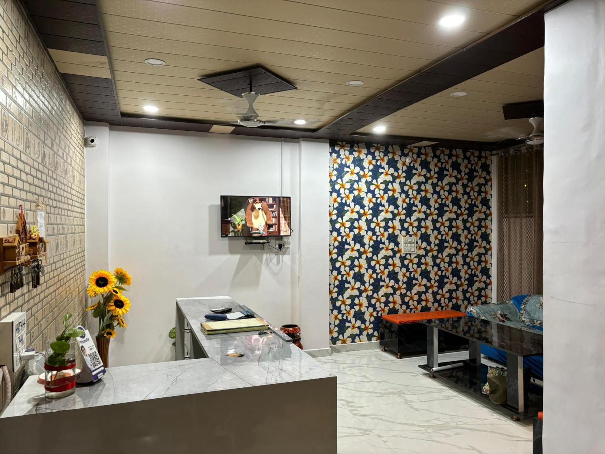 5 Petals Guest house Varanasi